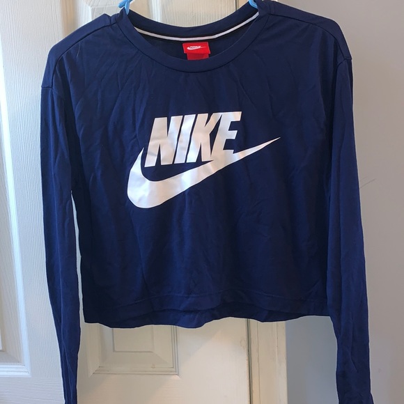 Nike Tops - Nike long sleeve crop shirt